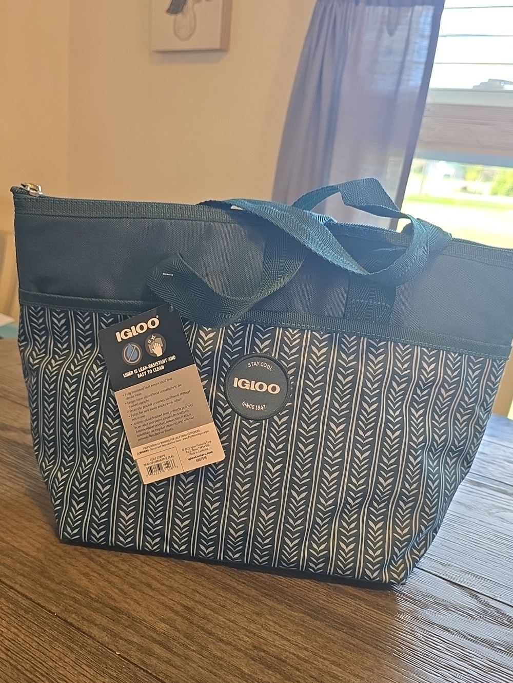 Igloo Navy and White Chevron Pattern 9 Can Cooler Bag